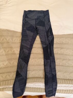 Lululemon blue and white leggings size 4